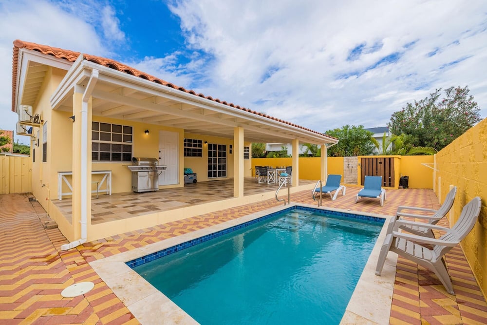 Cute Cozy 3BR Great Location in Noord, Aruba