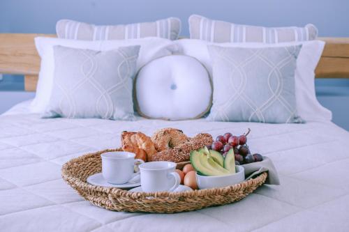 Villa Delfini — 4-Star Luxury Hotel in Ano Syros, Greece