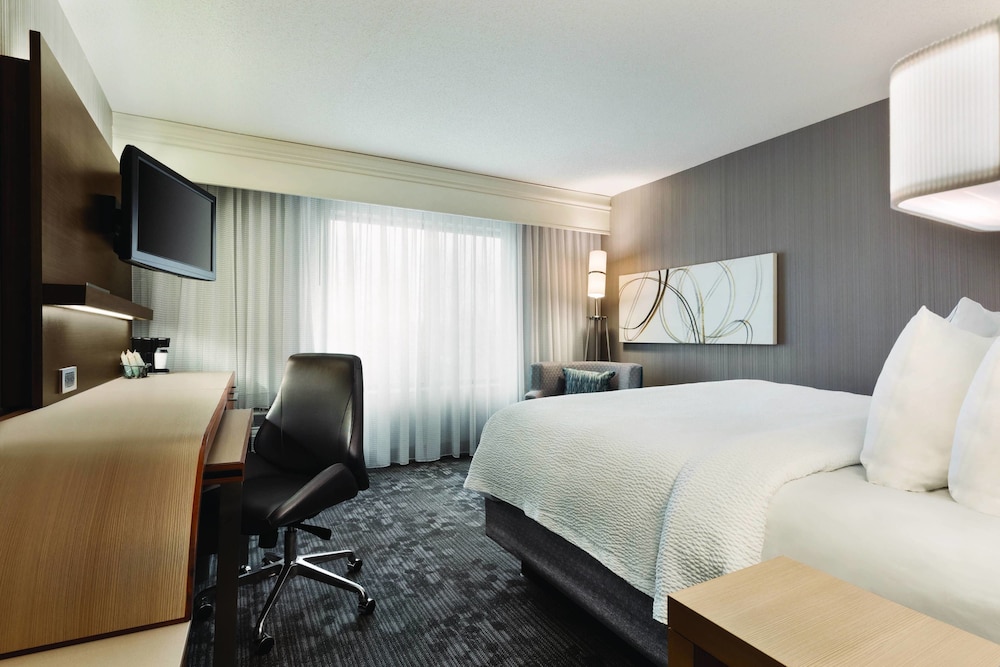 Courtyard by Marriott Topeka - photo 4