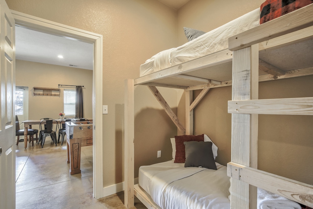 Cowboy Quarters — Larkspur — photo 4