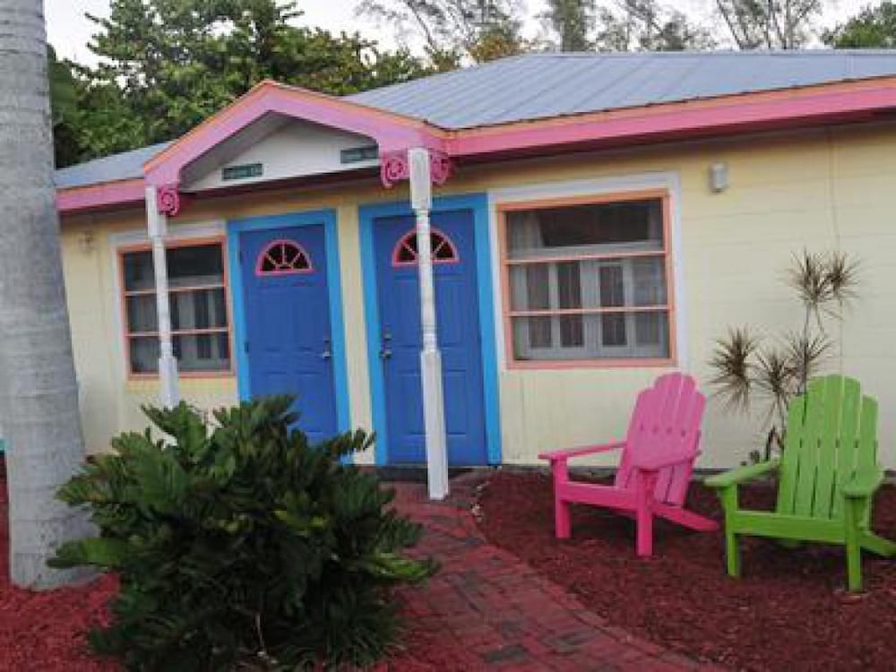 The Palmview and Sandpiper Inns - photo 39