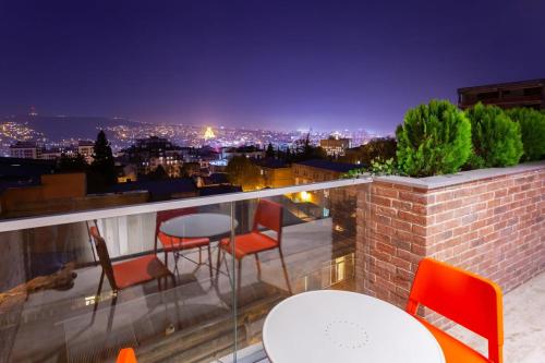 2BR luxury apartment with 2 Balconies in historic Tbilisi