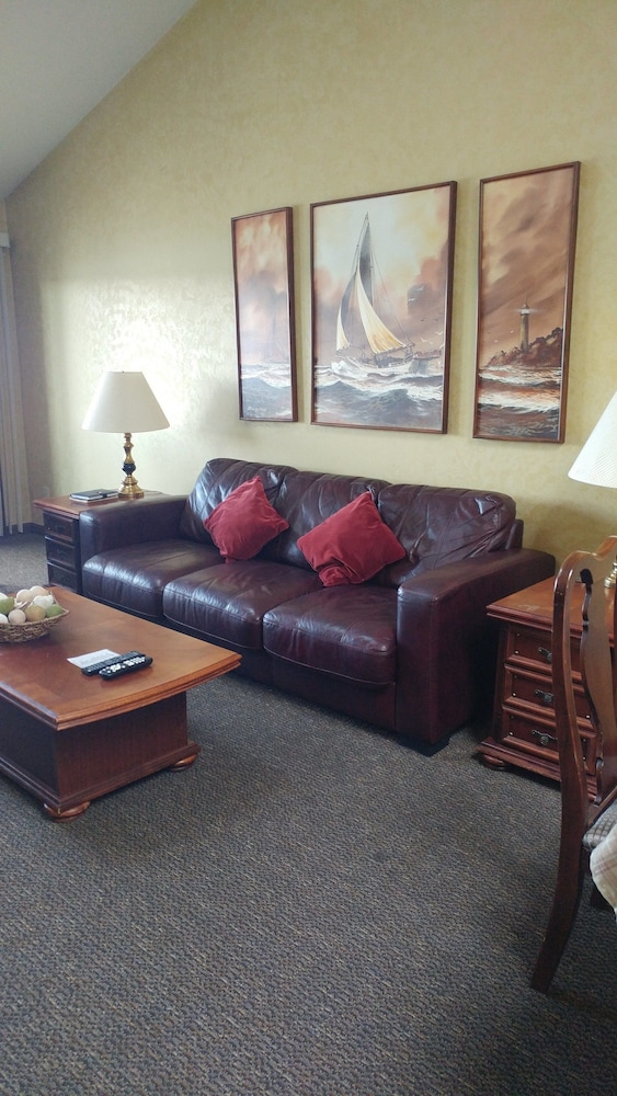 Snug Harbor Inn - photo 25