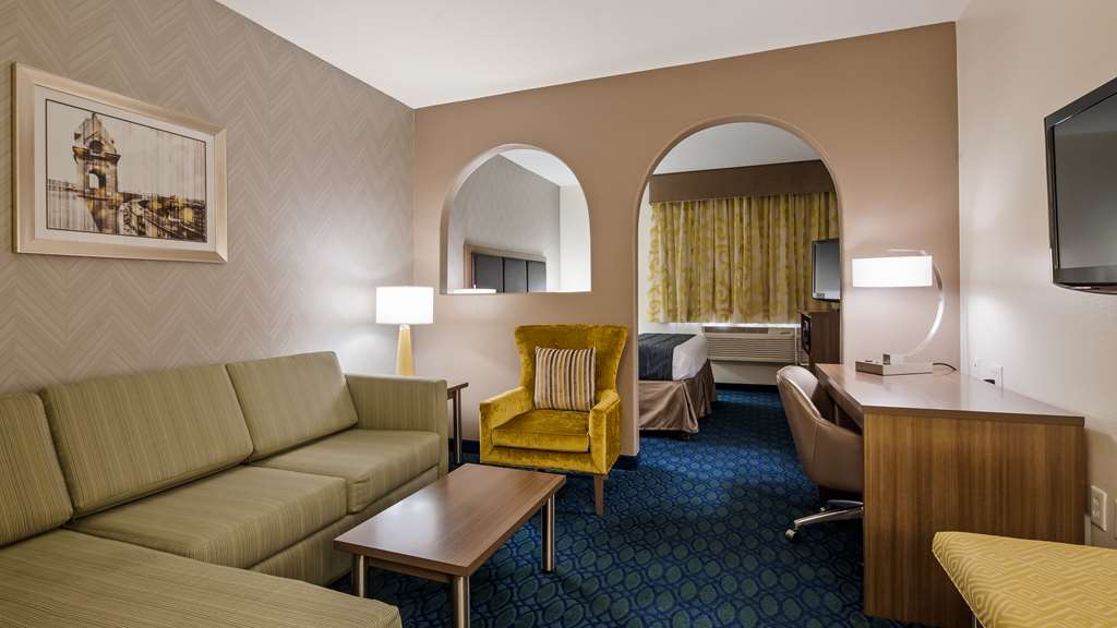 Best Western Plus Tulsa Inn & Suites - photo 6