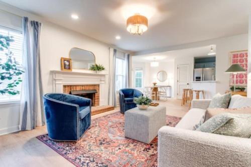 Stylish New 3BR 2.5BA Fire Pit Fence yard — hotel in Thompson's Station