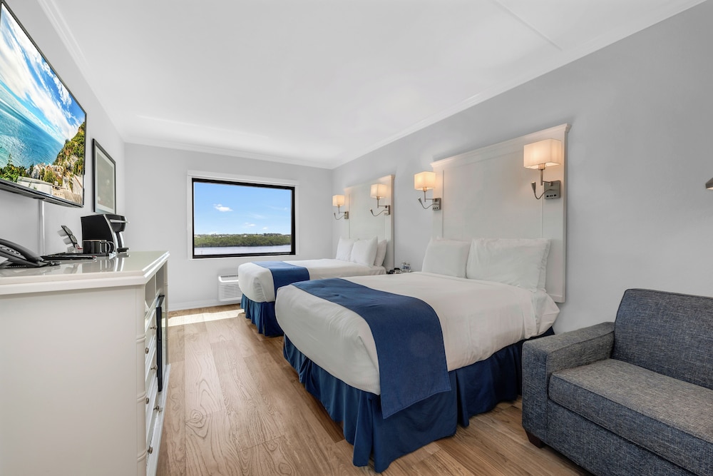 Bayfront Inn Fifth Avenue - photo 8