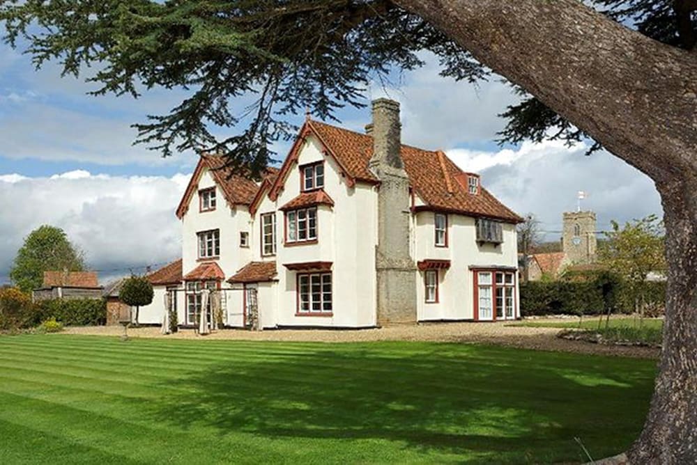 Haughley House B&B — 5-Star Luxury Hotel in Stowmarket, United Kingdom