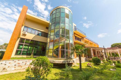 Kolaveri Resort in Golem, Albania