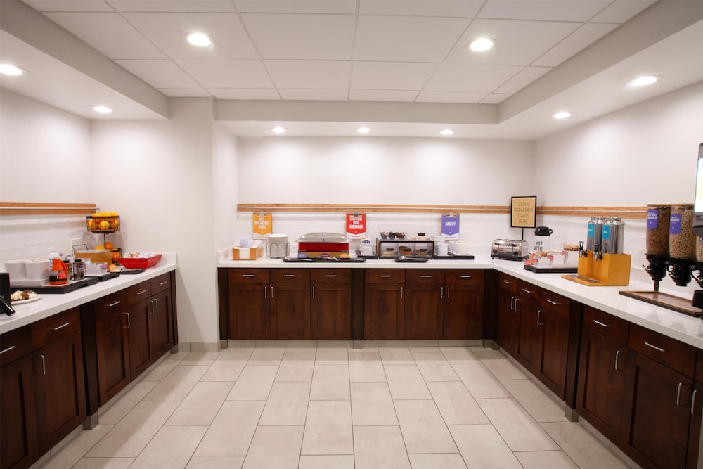 Hampton Inn Salt Lake City North - photo 44