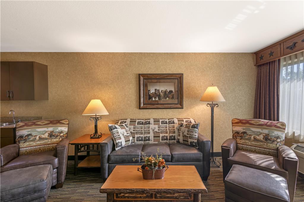 Best Western Plus Kelly Inn & Suites - photo 39