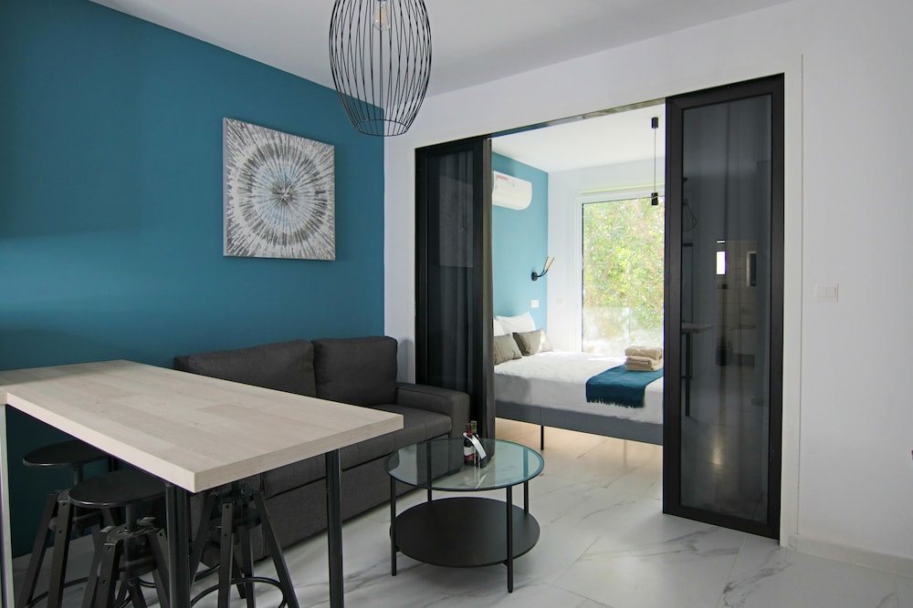 Phaedrus Living: Seaside Romantic Flat Limnaria123