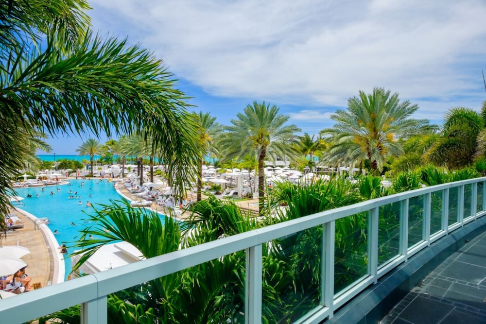 FontaineBleau Resort Pool & Ocean View - photo 9