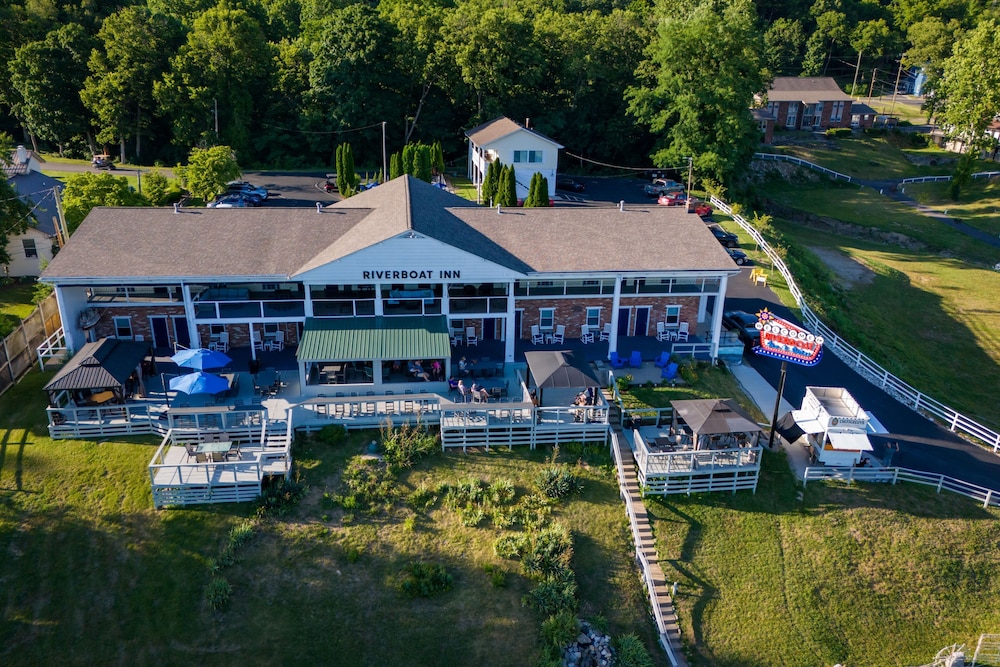 Riverboat Inn and Suites in Madison, United States