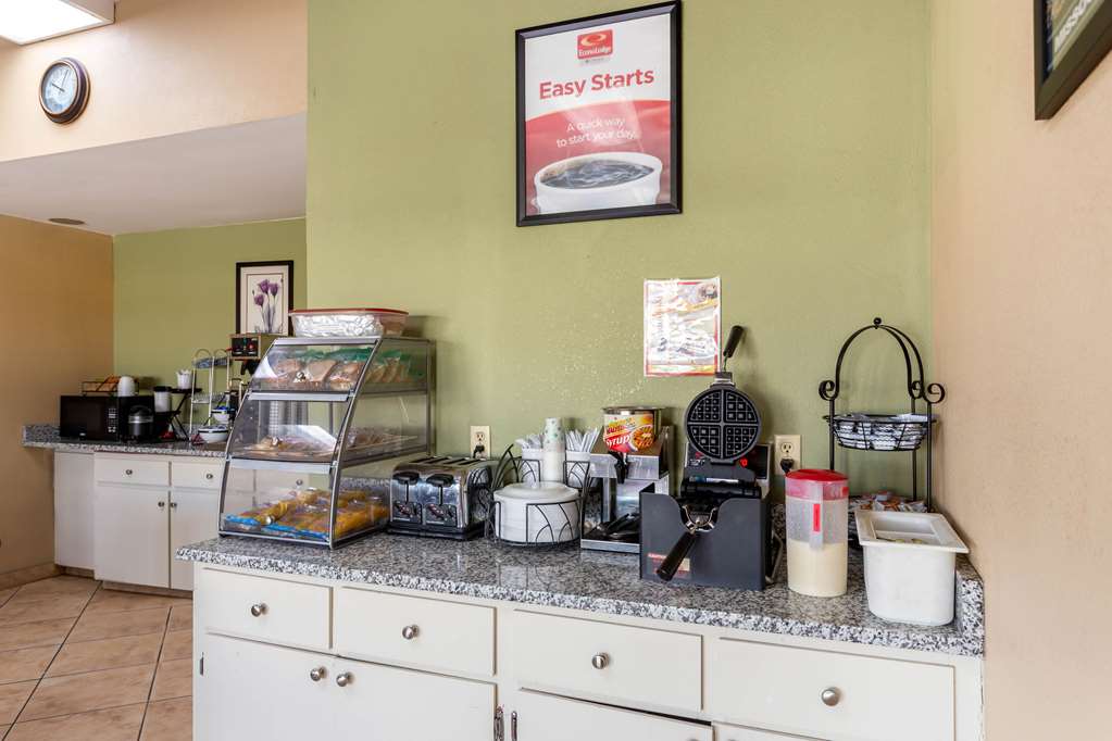 Econo Lodge Belton Kansas City South - photo 16