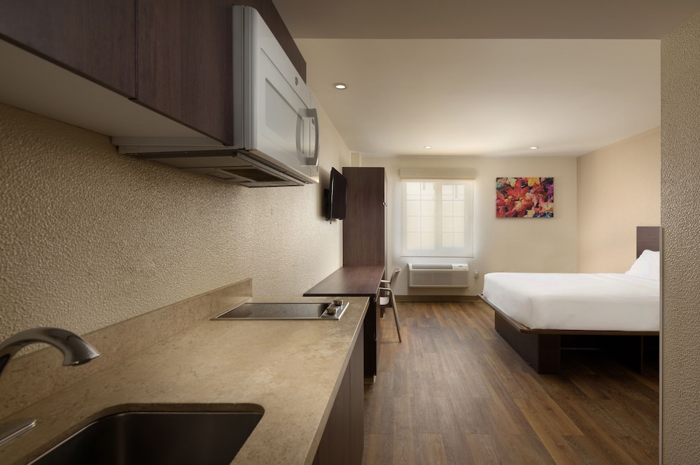 Extended Suites Queretaro Juriquilla