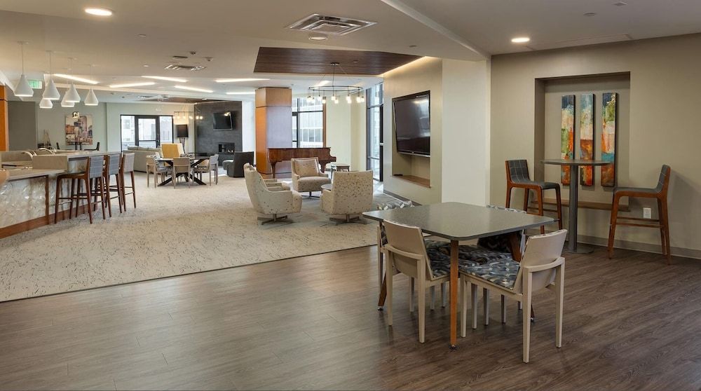 Open Modern Layout Breathtaking Downtown Views - photo 17