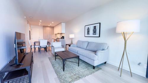 Outstanding 2BDR in SM 5 15 mins to the beach — 4-Star Luxury Hotel in Los Angeles, United States