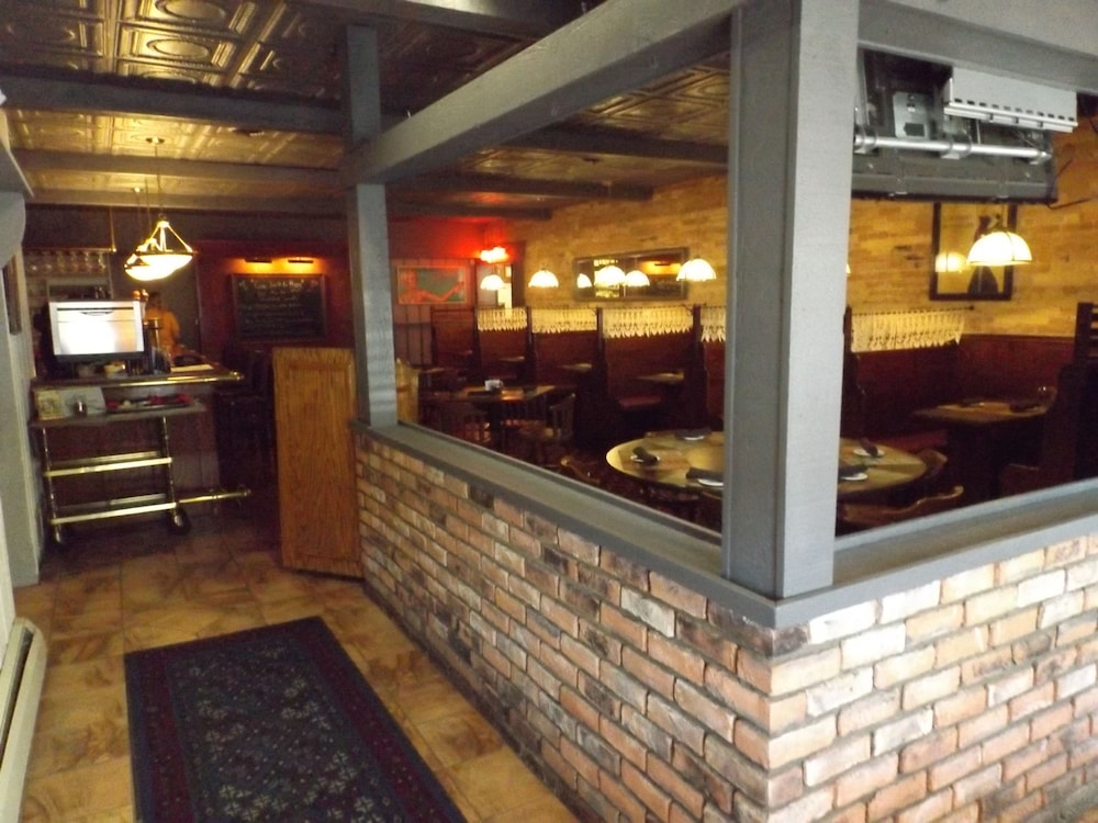 Hermanns European Inn - photo 17