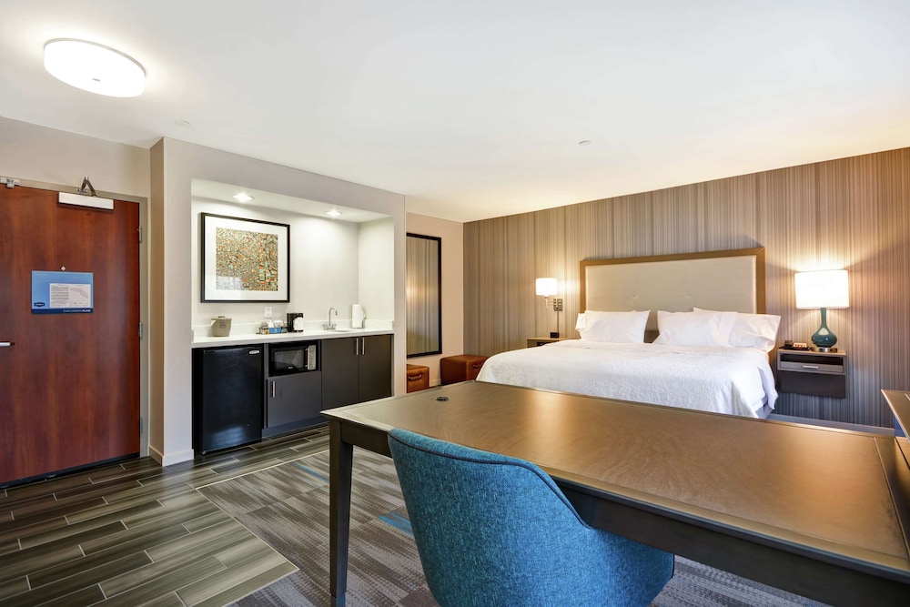 Hampton Inn & Suites Los Angeles Burbank Airport - photo 12