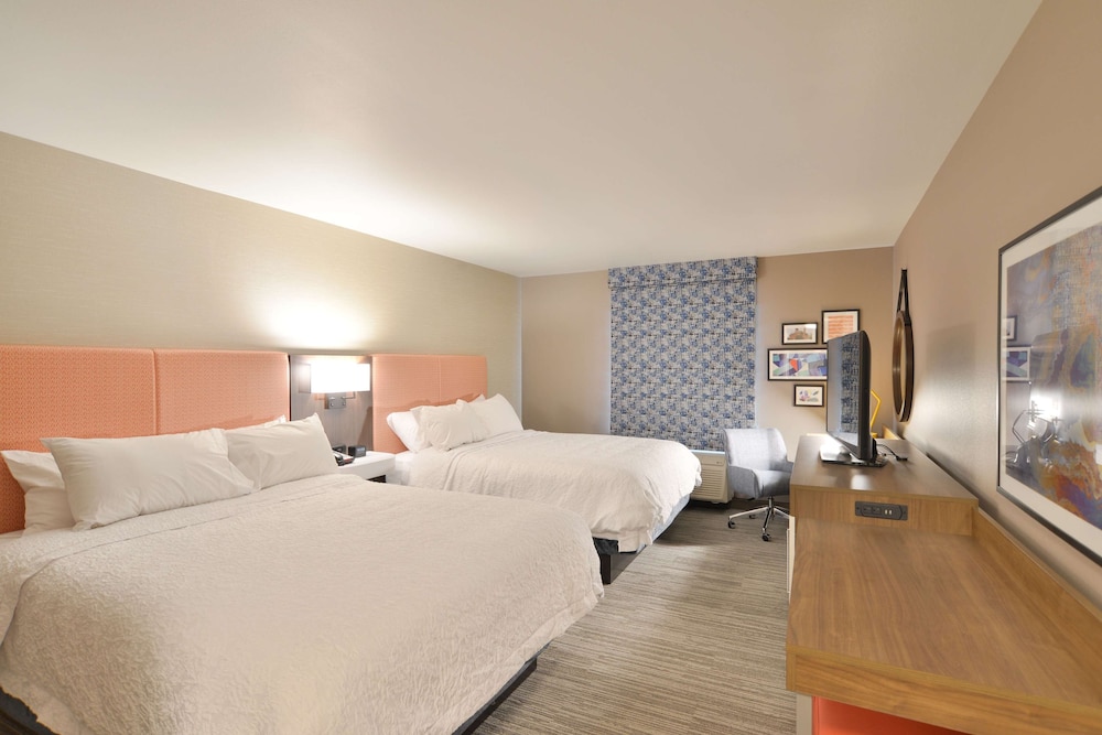 Hampton Inn & Suites Menomonie UW Stout - photo 16
