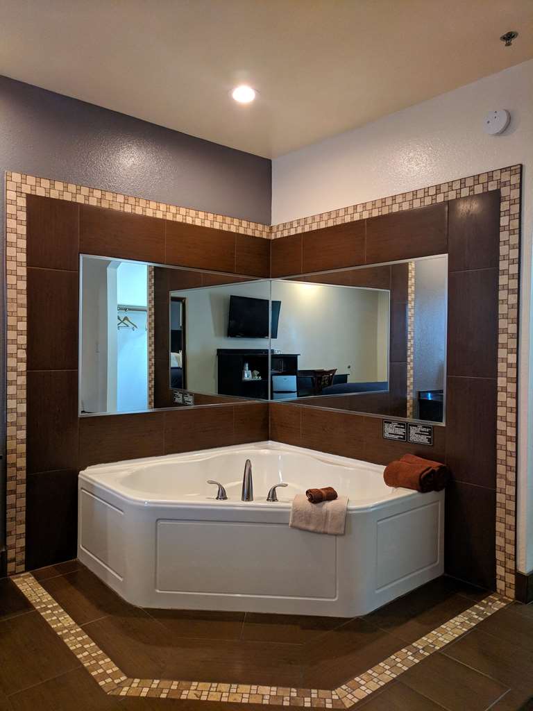 Americas Best Value Inn Brownsville - photo 9