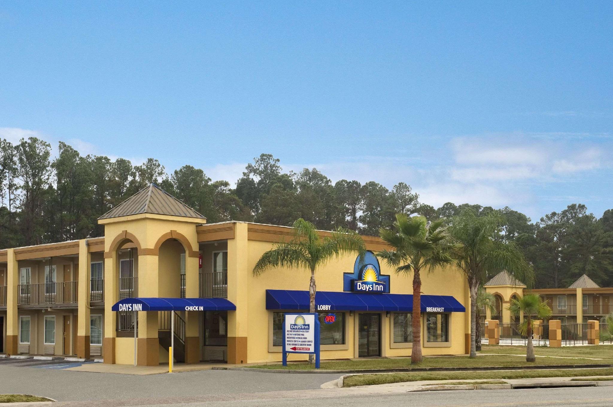 Days Inn by Wyndham Brunswick St. Simons Area - photo 2