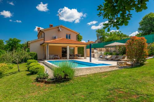 Villa Nona Nina — 4-Star Luxury Hotel in Porec, Croatia