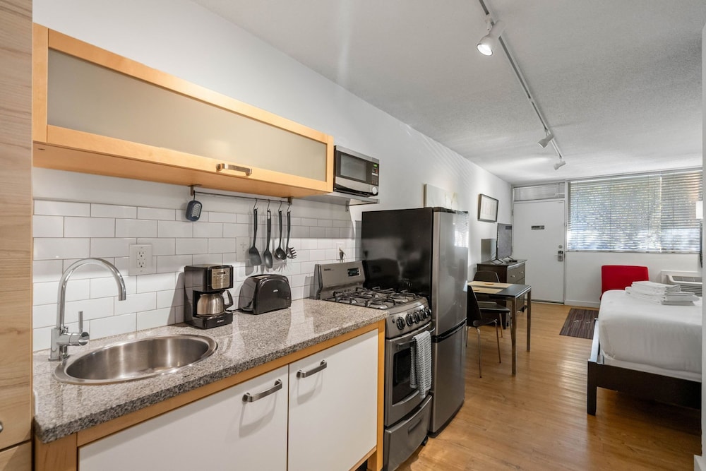 CPD Safe Clean Studio w Free Parking Near Shepherd Center - photo 17