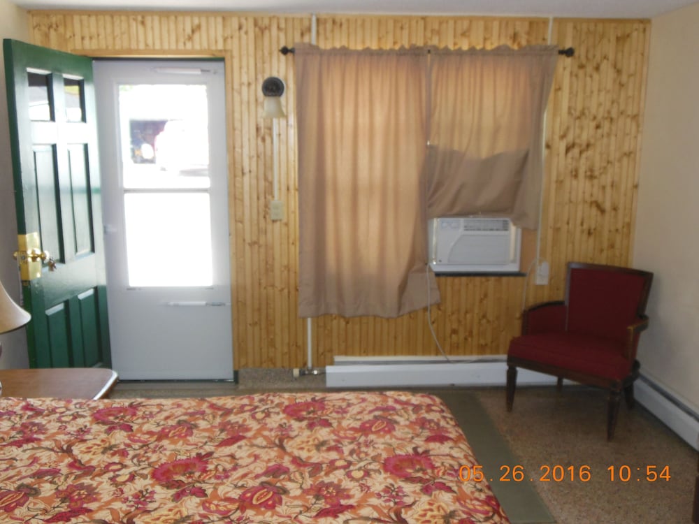 The Evergreen Motel - photo 15