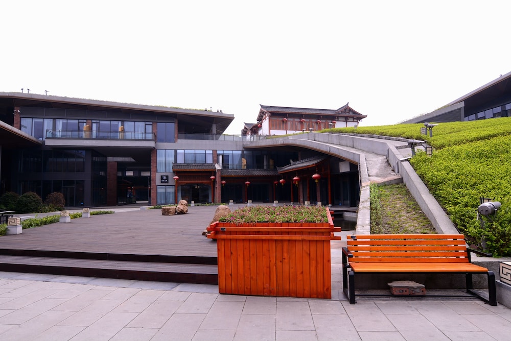 Emei Van Stars Mountain Lodge — 4-Star Luxury Hotel in Leshan, People's Republic of China