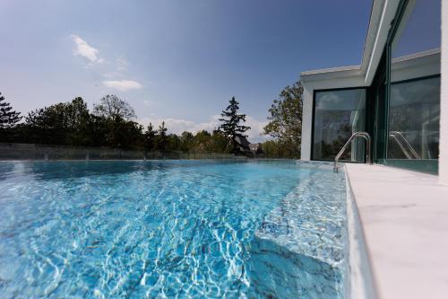 Villa Bauhaus Penthouse Wellness Apartman — 4-Star Luxury Hotel in Siofok, Hungary