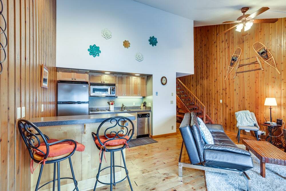 Mt Bachelor Village Resort Condo: 19 Mi to Skiing — 4-Star Luxury Hotel in Bend, United States