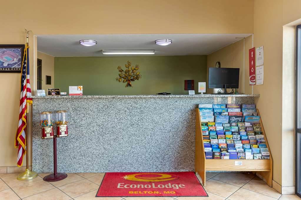 Econo Lodge Belton Kansas City South - photo 4