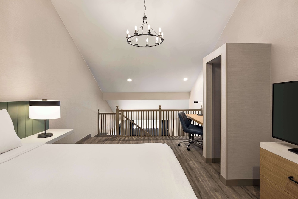 Hilton Garden Inn Monterey - photo 20