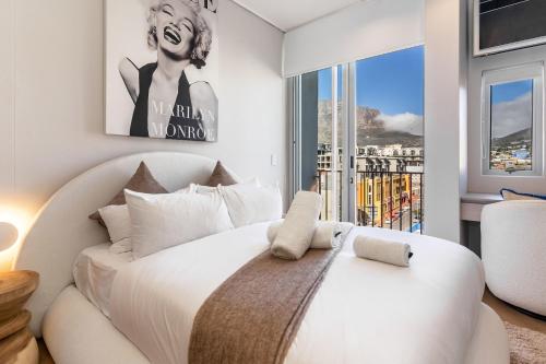 The Rose 701: Top Floor City Aprt with Balcony