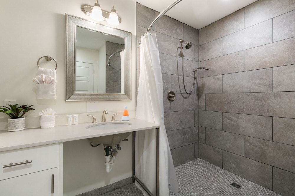 Mardi Gras Suites NOLA's 4BR Elegance - photo 401