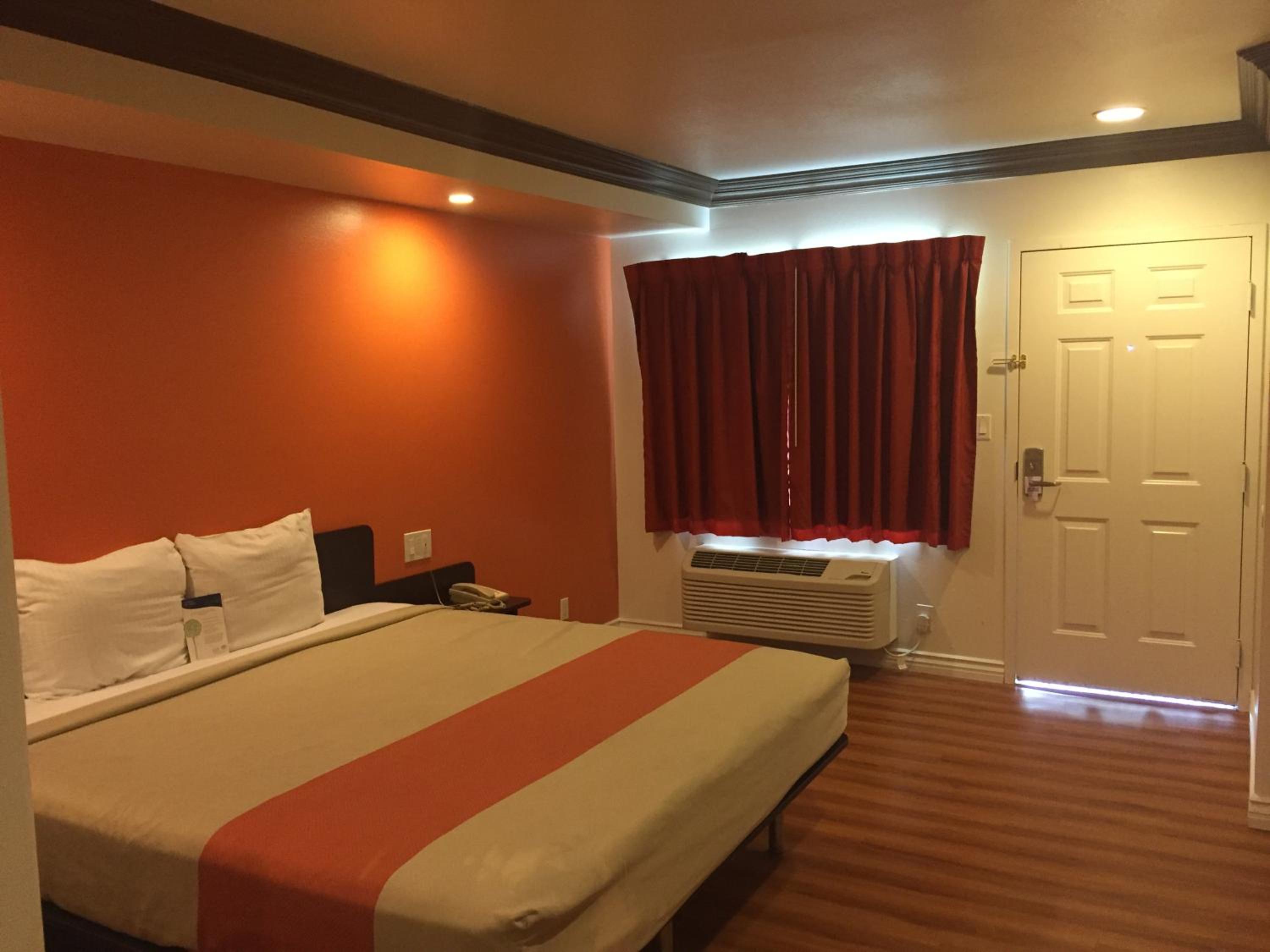 Motel 6 Gardena - photo 14