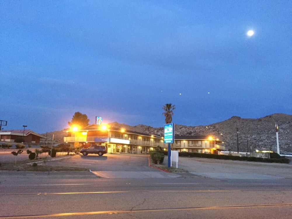 Hilltop Inn & Suites - photo 37