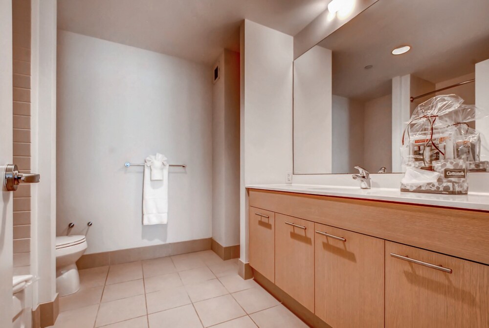 Global Luxury Suites at Kendall Square - photo 32