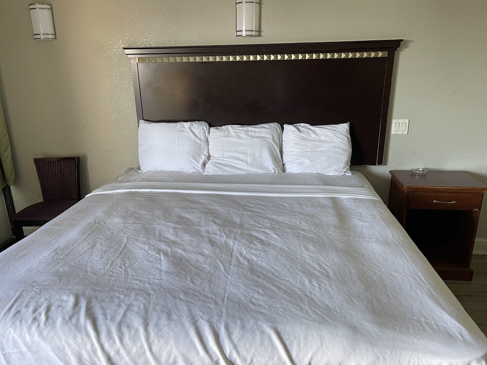 Express Inn West Memphis - photo 8