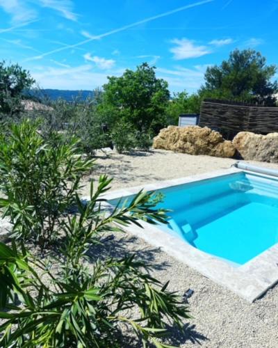 Les Jardins de la Graviere a 5 Mn de Lourmarin Avec Piscine Privee — hotel in Lauris