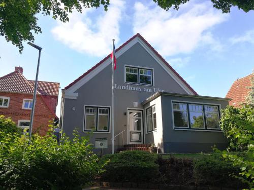 Landhaus am Ufer Wohnung 4 — 4-Star Luxury Hotel in Heiligenhafen, Germany