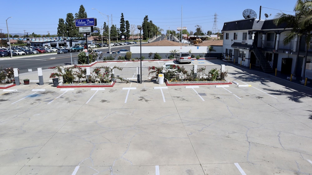 Value Inn Bellflower - photo 23