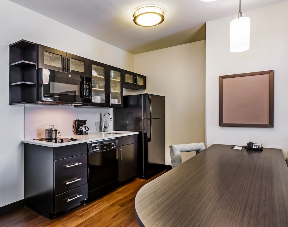 Candlewood Suites Lenexa Overland Park Area - photo 29