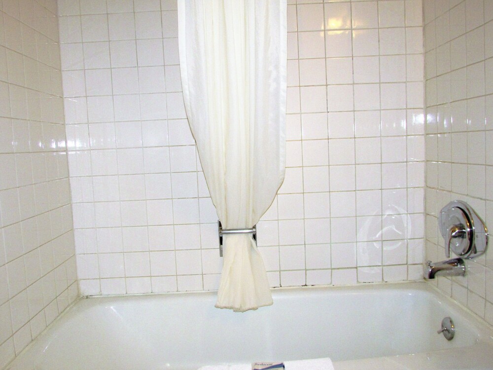 Euclid Motel - photo 11
