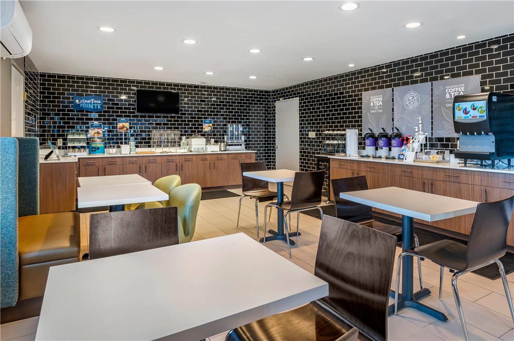 Clarion Pointe Indianapolis Airport - photo 29
