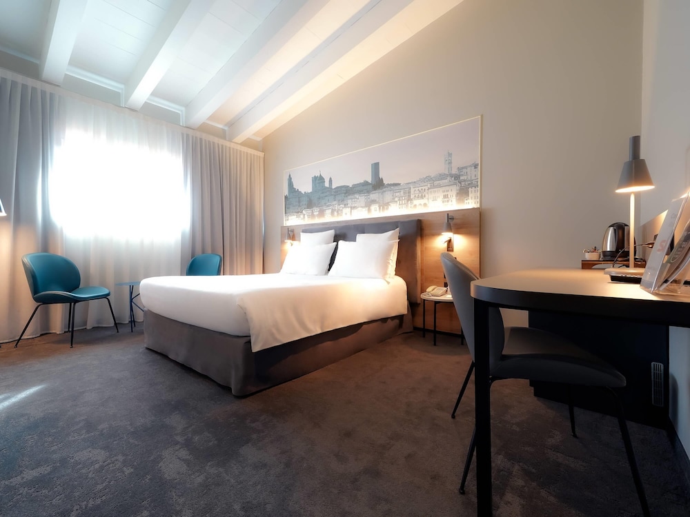 Mercure Bergamo Centro Palazzo Dolci — 4-Star Luxury Hotel in Bergamo, Italy