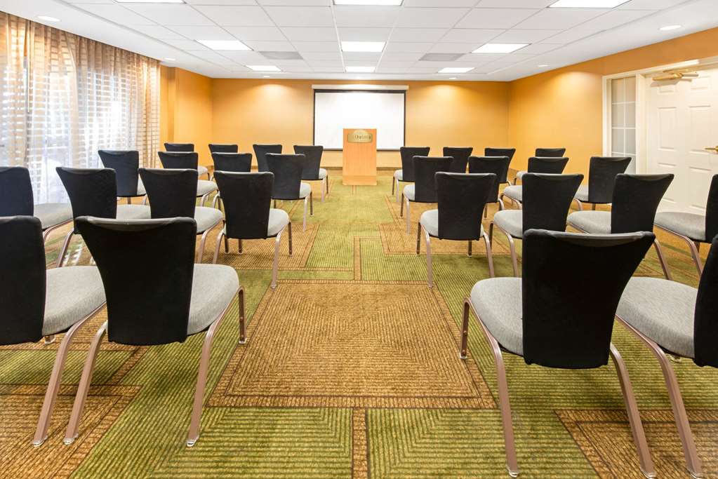 La Quinta Inn & Suites by Wyndham USF - photo 40