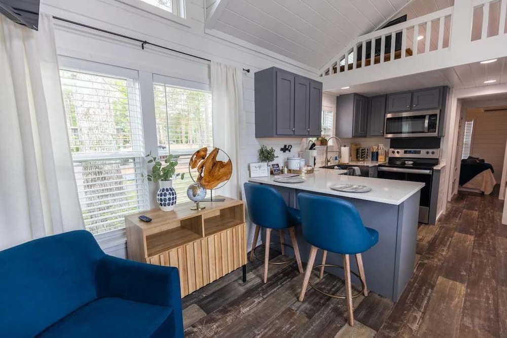 Captain Quarters 109 Pine Grove Lane Dover TN 37058 in Dover, United States