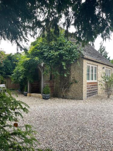 Cosy cottage in the heart of the Cotswolds — 4-Star Luxury Hotel in Cirencester, United Kingdom